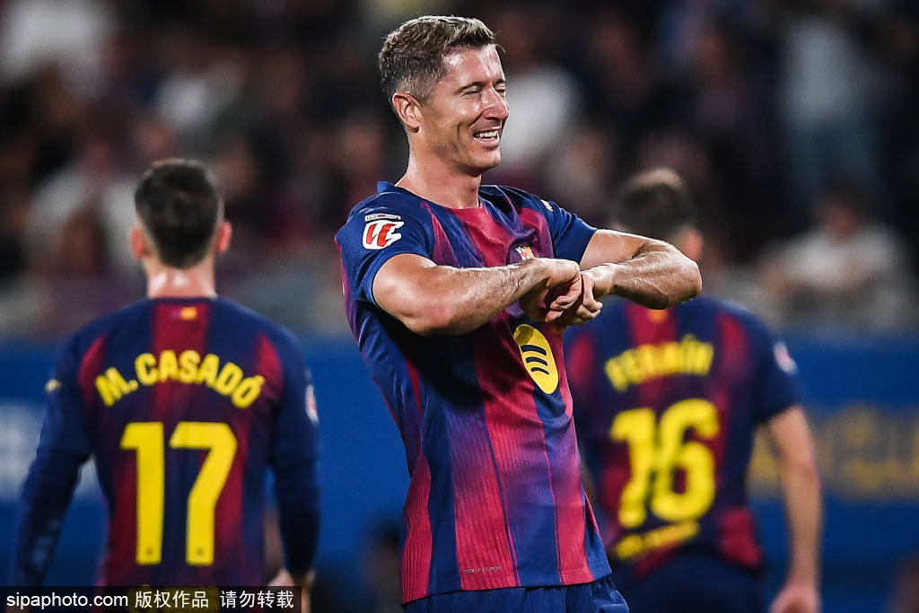 巴萨女足迎战拜仁慕尼黑，谁能终结不败神话？